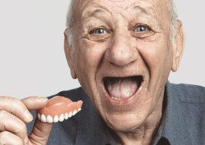 Read more about the article Ảnh hưởng của lão hóa lên mô quanh răng